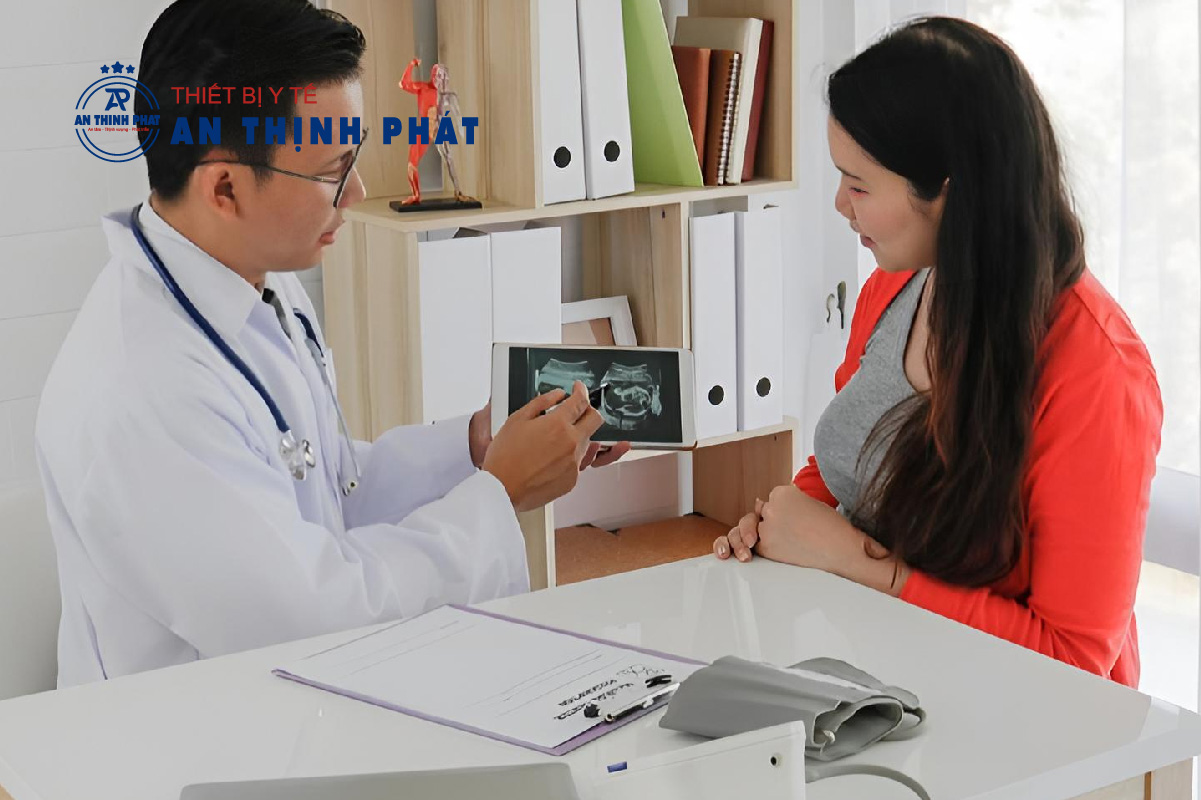 Hướng dẫn mẹ bầu chạy máy monitor và đọc kết quả